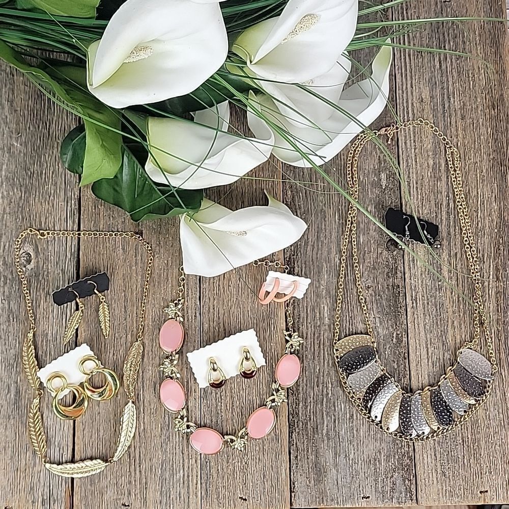 Fashion jewelry bundle  8 items
